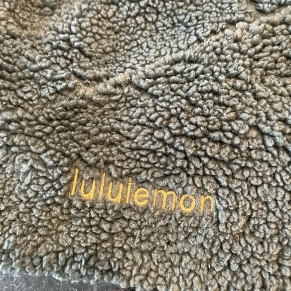 Lululemon Scuba Sherpa Fleece Green, Size 2, good condition - Picture 8 of 8